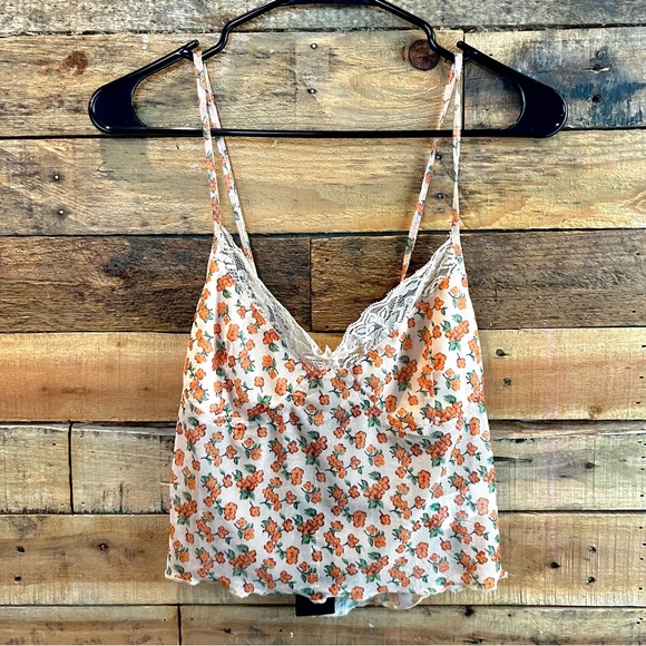 Motel Rocks Tops - NWT Motel Yenika Top Floral Mesh